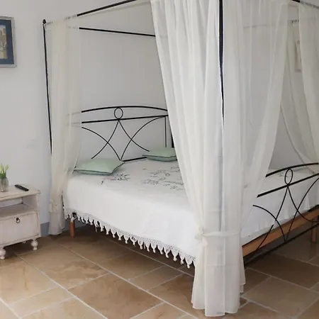 Masseria Santu Lasi Guest house *