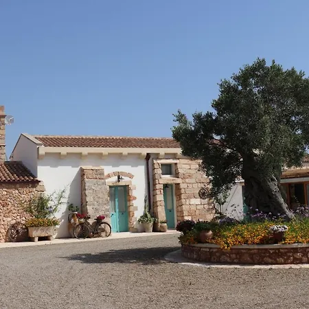 Masseria Santu Lasi Guest house *