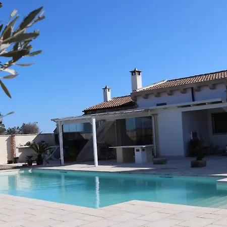 Masseria Santu Lasi Guest house *